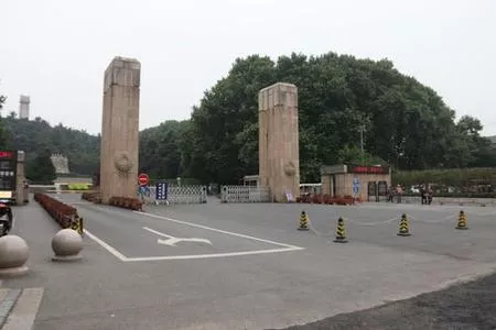 南京雨花台烈士陵园简介 南京雨花台红色党建培训中心 南京雨花台党建活动 南京雨花台参观教学预约 南京雨花台烈士陵园 南京雨花台烈士 纪念馆预约 南京雨花剧院 代号1921 红色戏剧演出预约